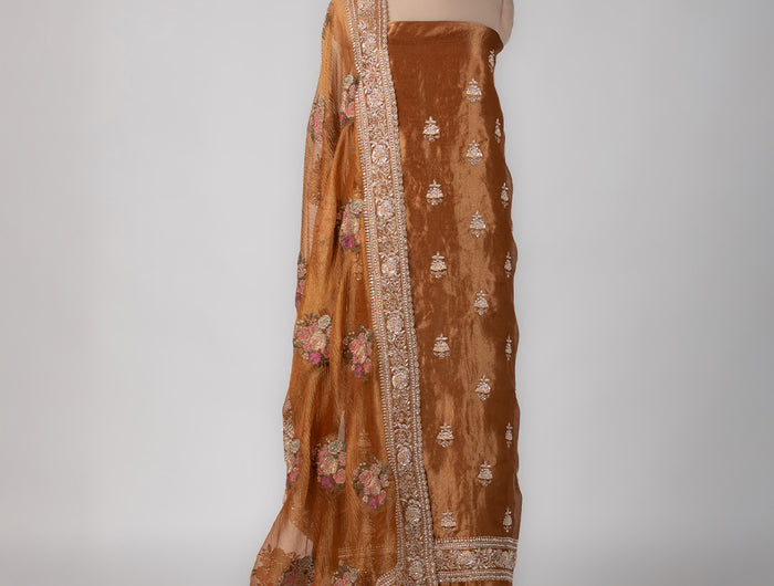 <h2>Indulge in rich fabrics that feel like pure elegance.</h2>